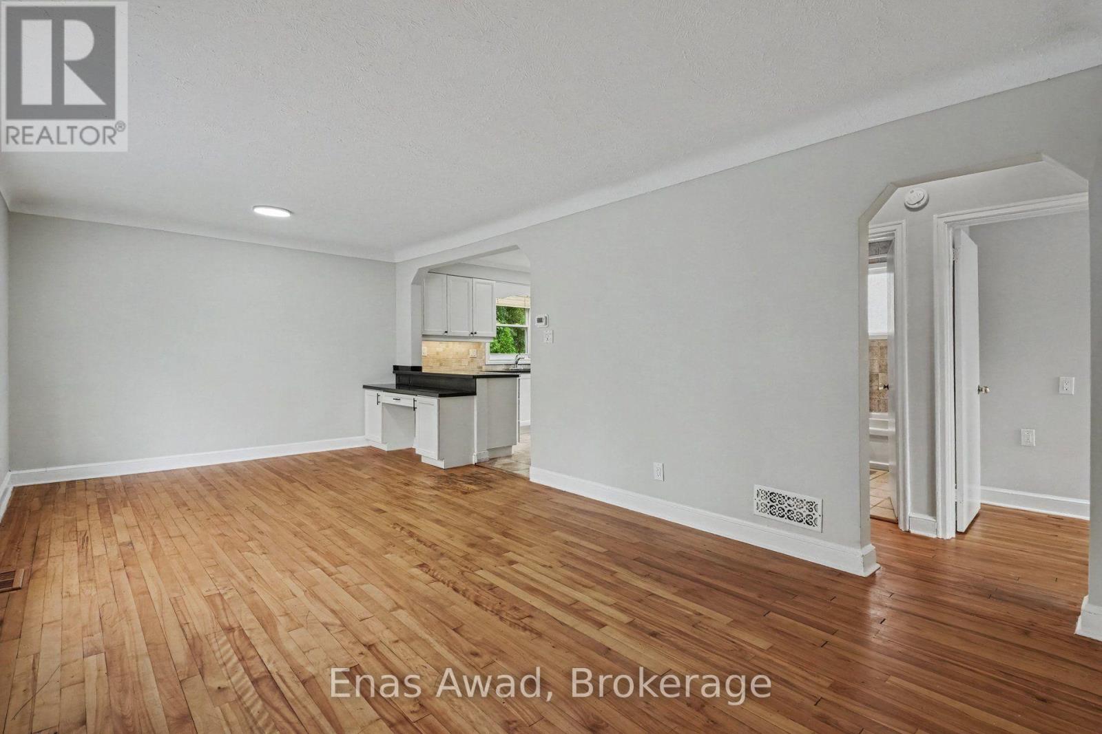 23 Meadowlands Drive W, Ottawa, Ontario  K2G 2R3 - Photo 2 - X13845276