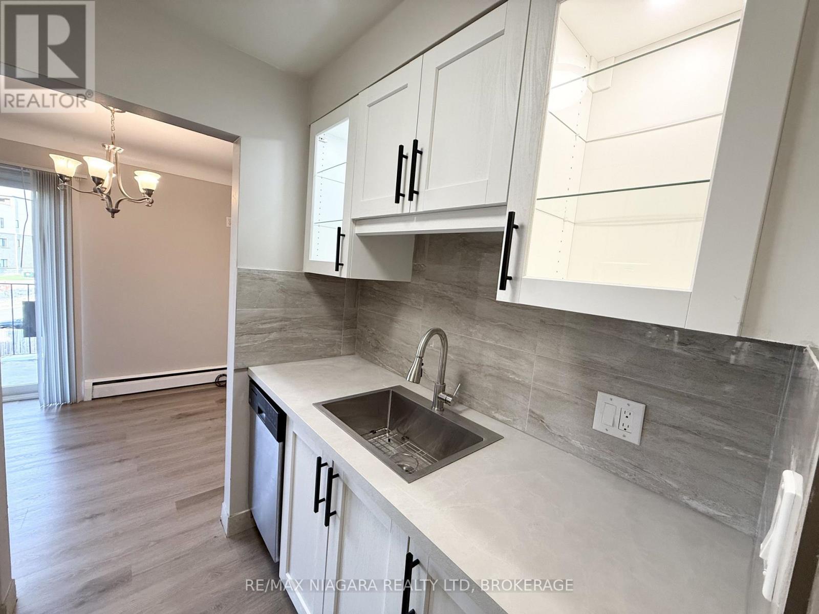 4 - 286 Vine Street, St. Catharines, Ontario  L2M 4T3 - Photo 11 - X13846032