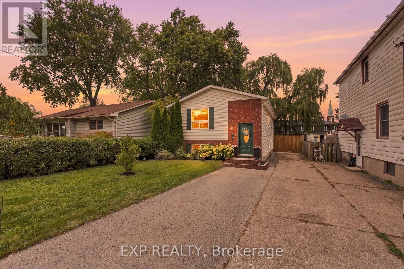 28 Maitland Street, Thorold, Ontario  L2V 3A7 - Photo 3 - X13846928
