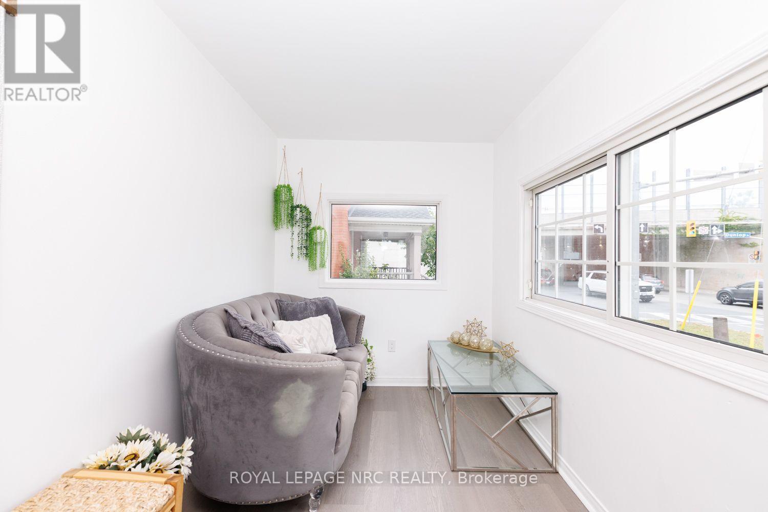 243 Geneva Street, St. Catharines, Ontario  L2R 4R2 - Photo 3 - X13846972
