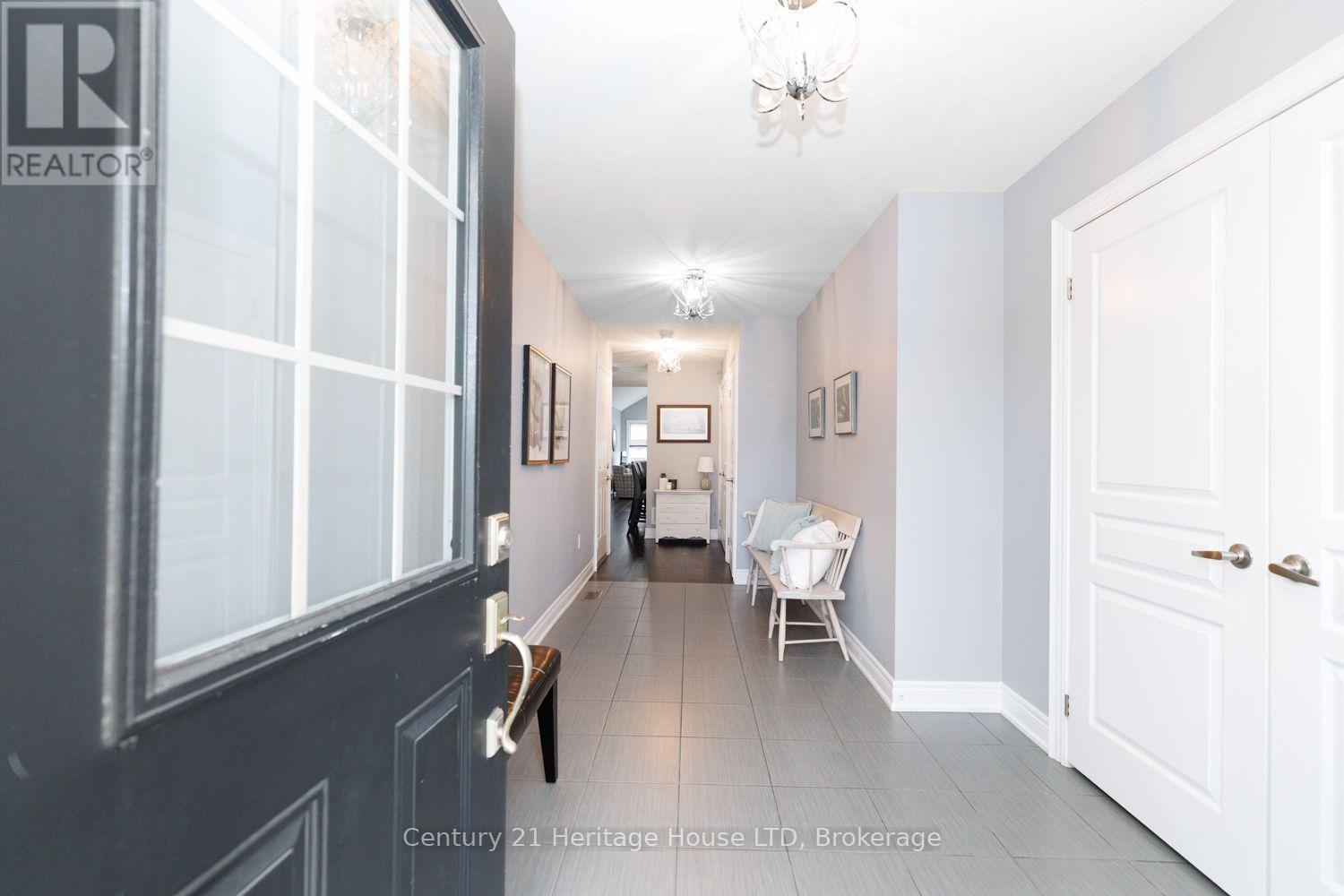 7 Kenmar Court, St. Catharines, Ontario  L2P 0E4 - Photo 4 - X13847906
