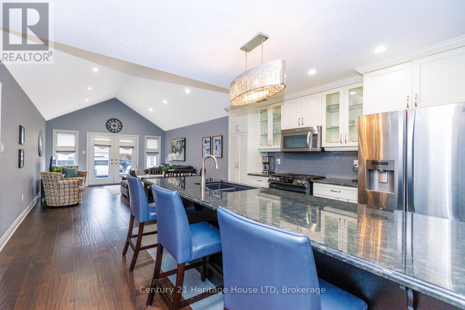 7 Kenmar Court, St. Catharines, Ontario  L2P 0E4 - Photo 6 - X13847906