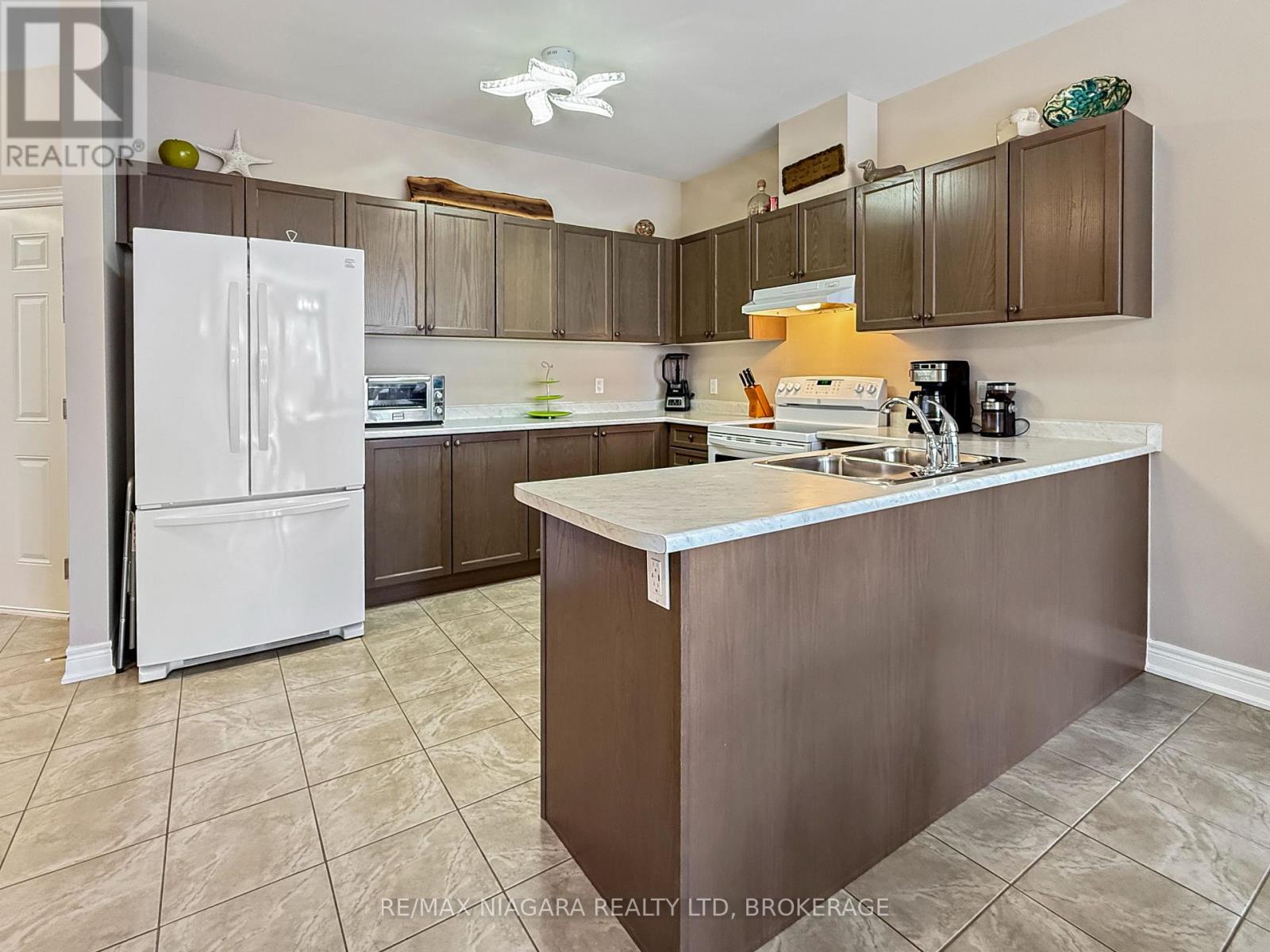 1041 Meadowood Street, Fort Erie, Ontario  L2A 5B9 - Photo 10 - X13848046