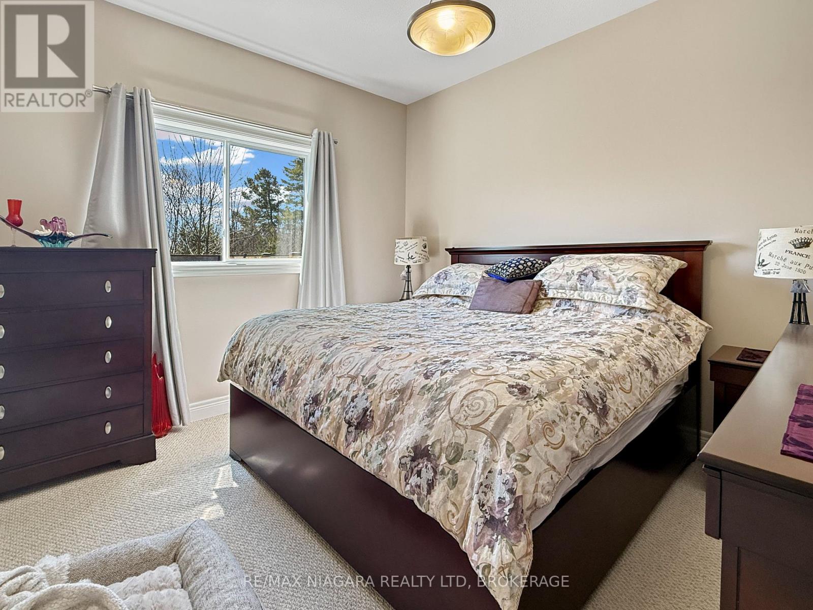 1041 Meadowood Street, Fort Erie, Ontario  L2A 5B9 - Photo 13 - X13848046