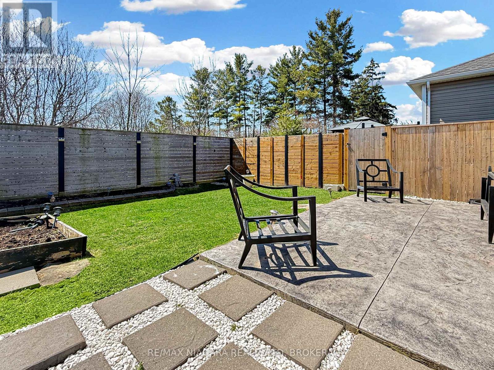 1041 Meadowood Street, Fort Erie, Ontario  L2A 5B9 - Photo 18 - X13848046