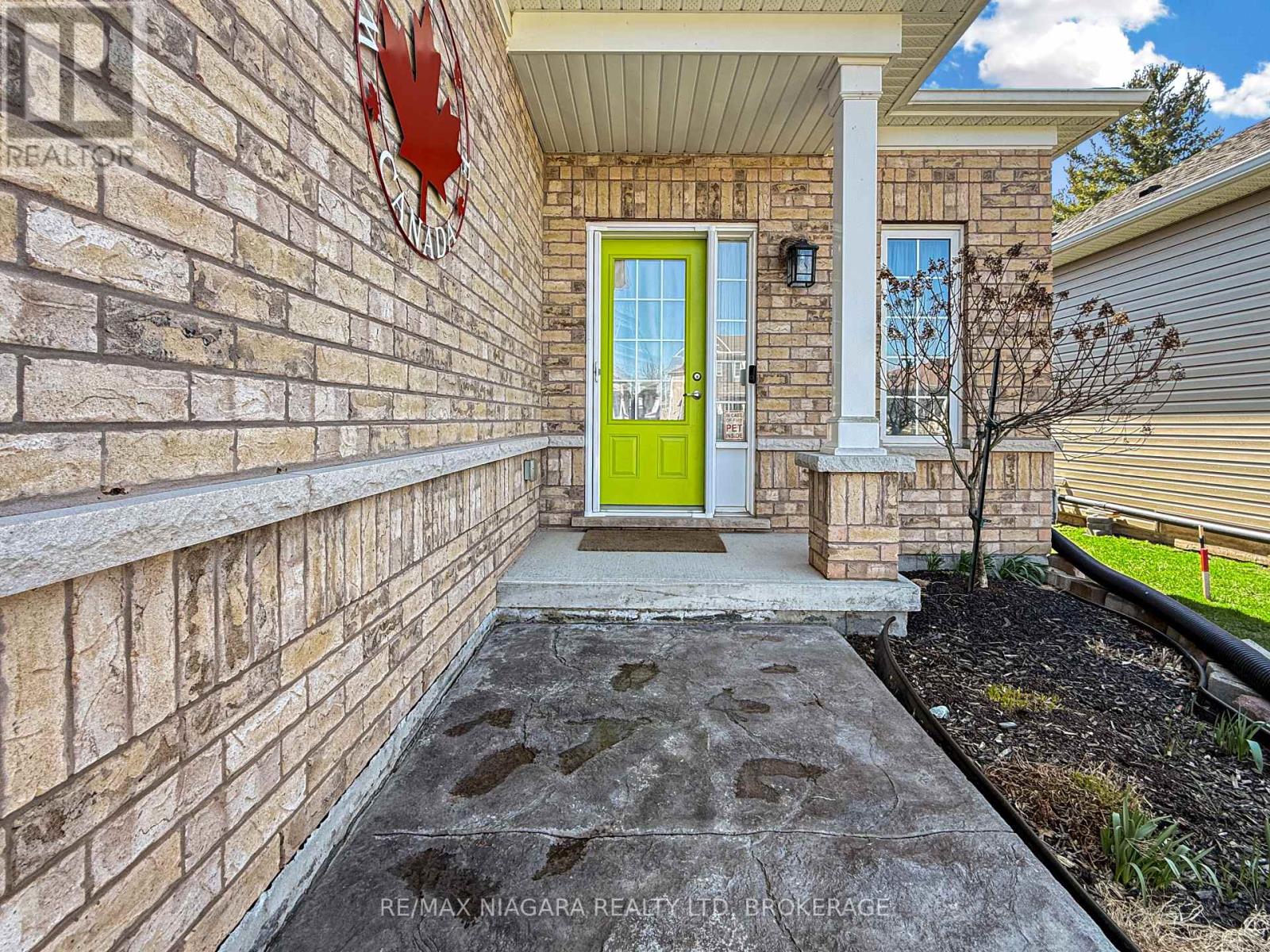 1041 Meadowood Street, Fort Erie, Ontario  L2A 5B9 - Photo 3 - X13848046