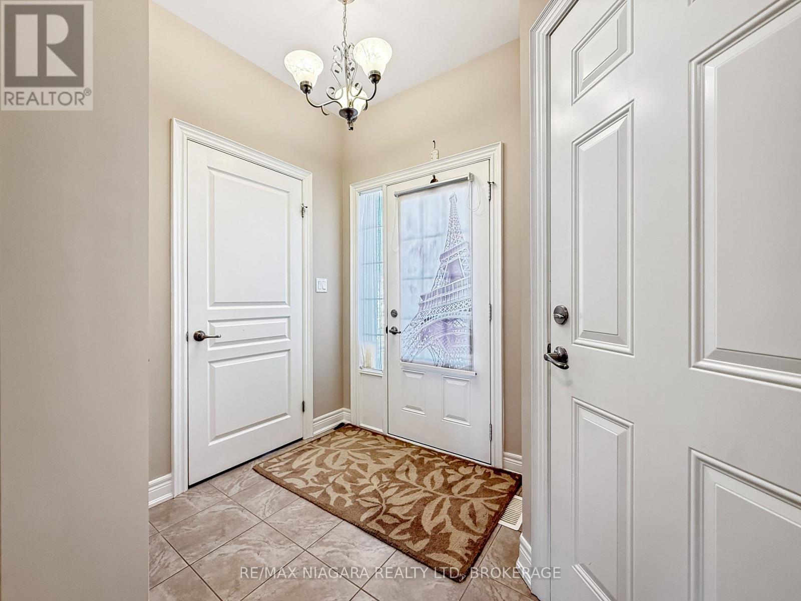 1041 Meadowood Street, Fort Erie, Ontario  L2A 5B9 - Photo 4 - X13848046