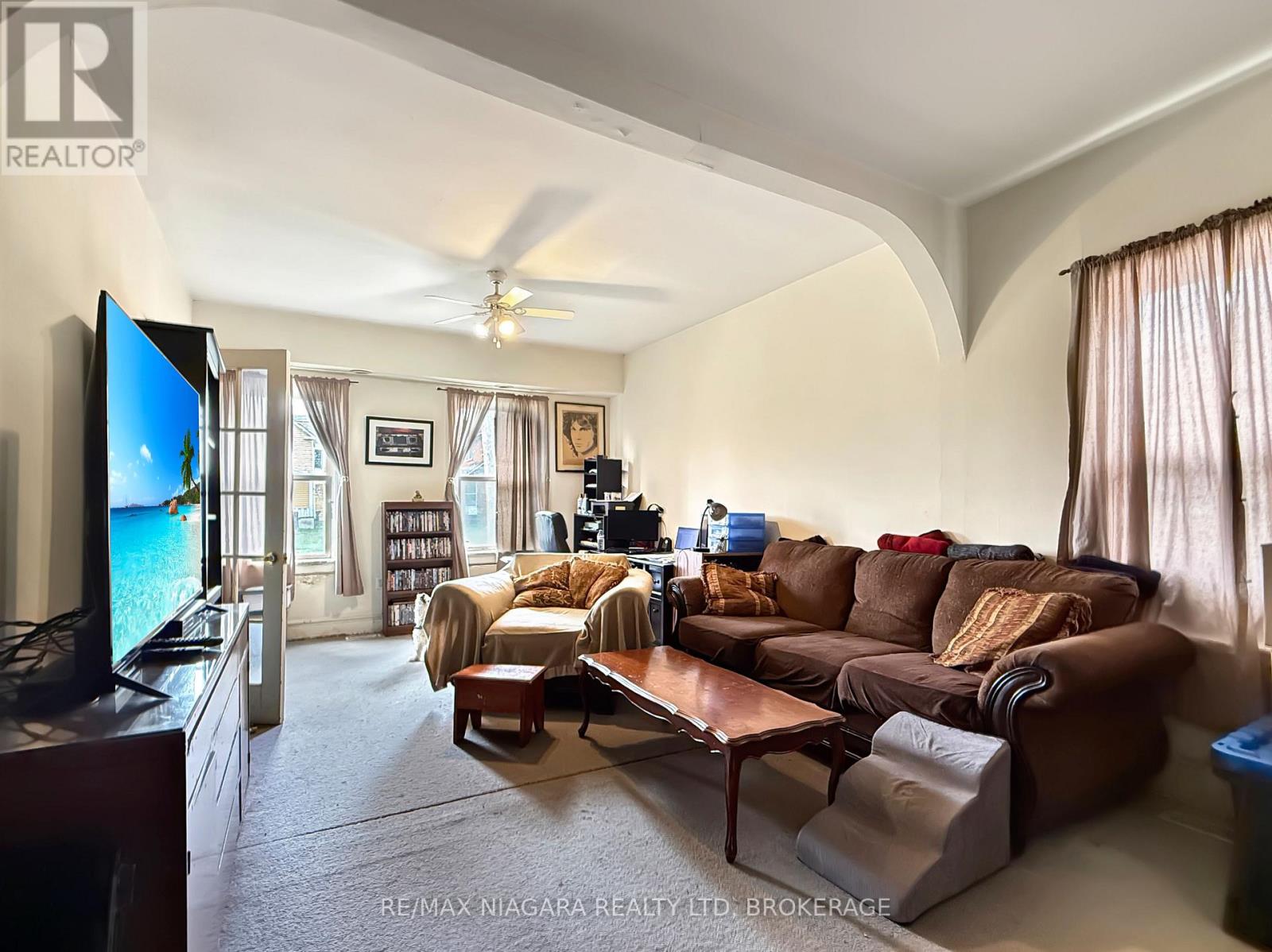 35 Forsythe Street, Fort Erie, Ontario  L2A 1X1 - Photo 2 - X13848274