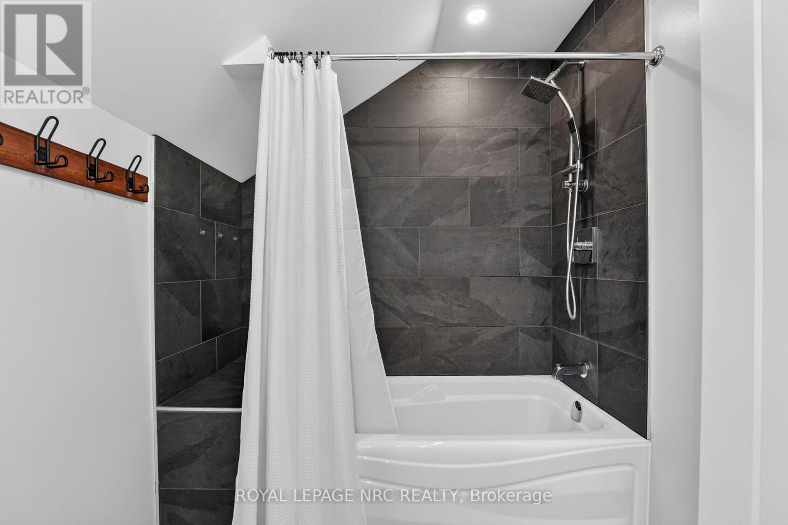 26 Lyndon Street W, Thorold, Ontario  L2V 3J7 - Photo 16 - X13848846
