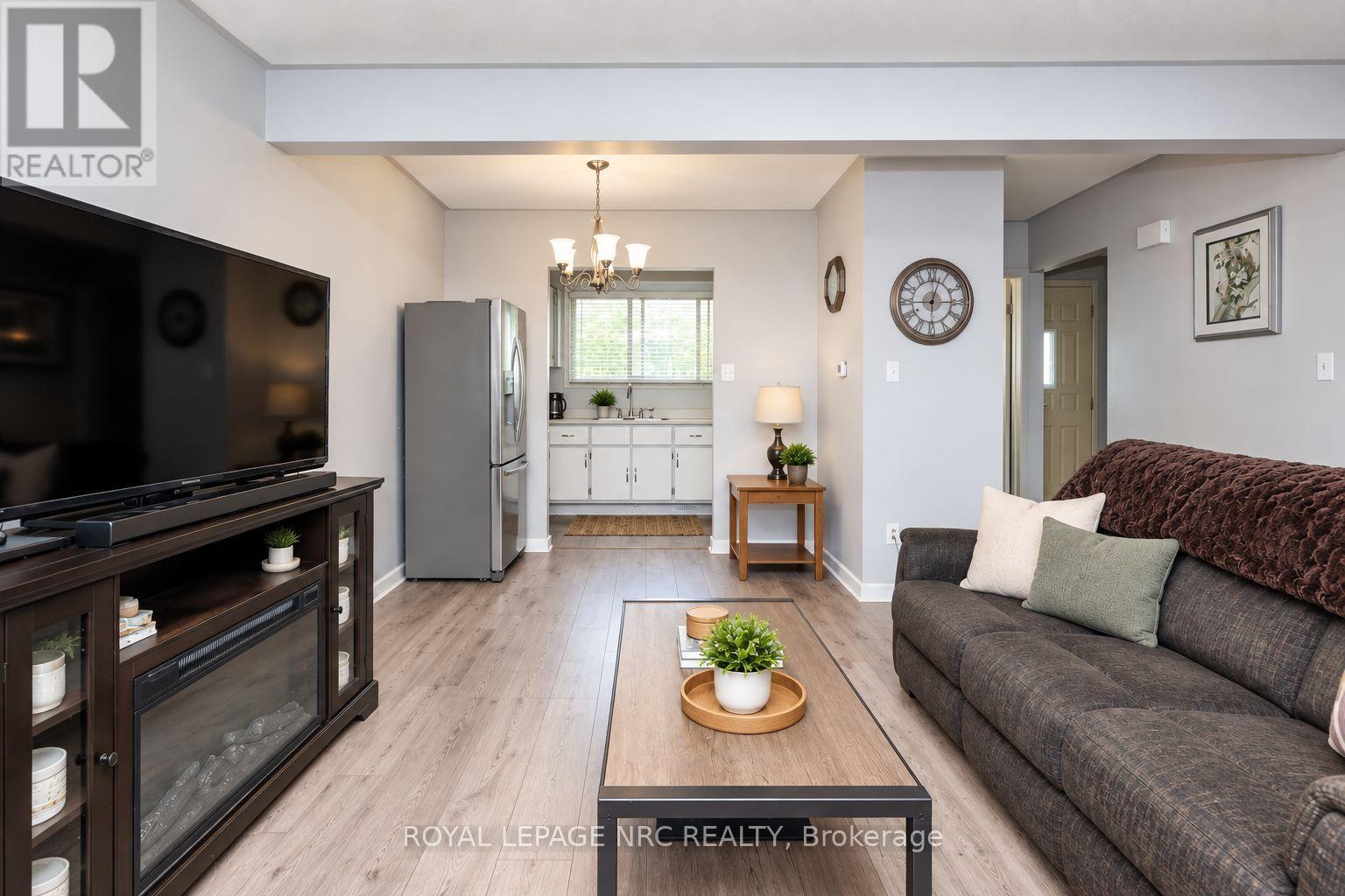 8 - 161 Berkindale Drive, Hamilton, Ontario  L8E 1M6 - Photo 4 - X13850222