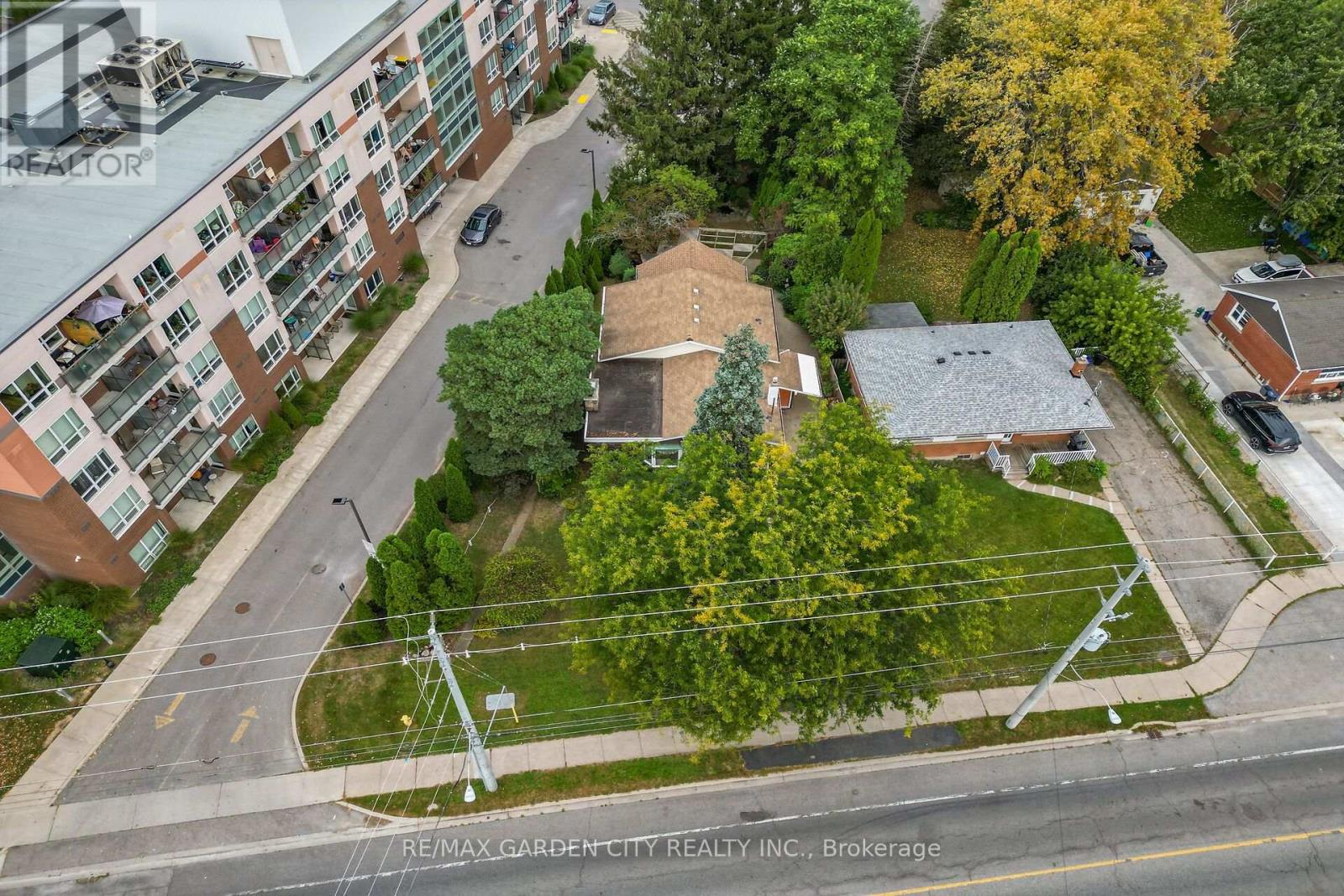 529 Carlton Street, St. Catharines, Ontario  L2M 4X6 - Photo 3 - X13852304