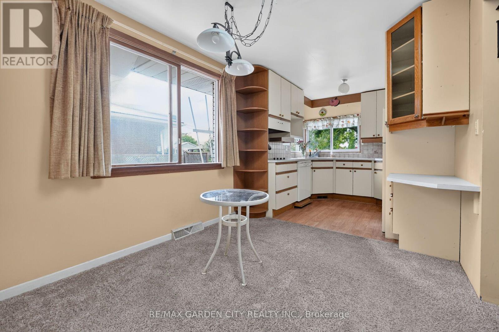 529 Carlton Street, St. Catharines, Ontario  L2M 4X6 - Photo 4 - X13852304