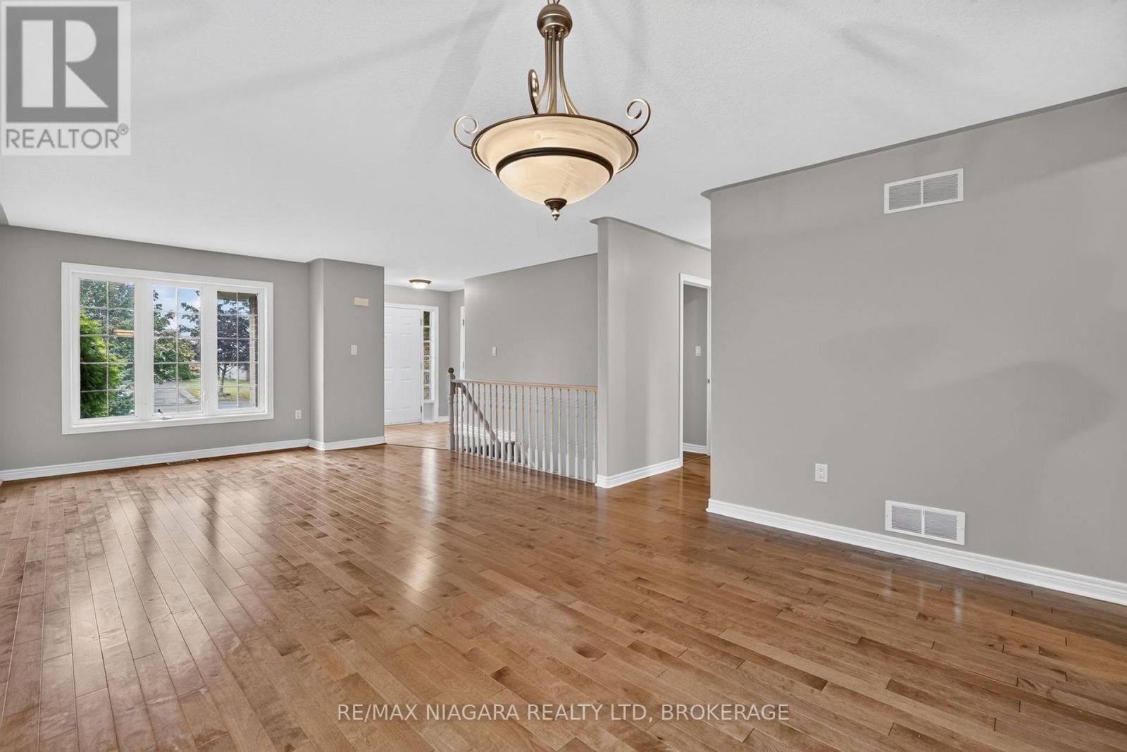 15 Days Avenue, Welland, Ontario  L3C 7H8 - Photo 4 - X13853052