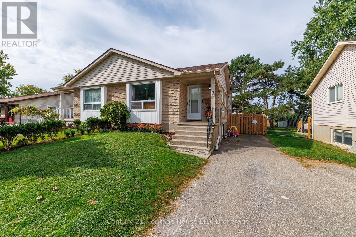 7 MCNICHOLL CIRCLE, St. Catharines, Ontario