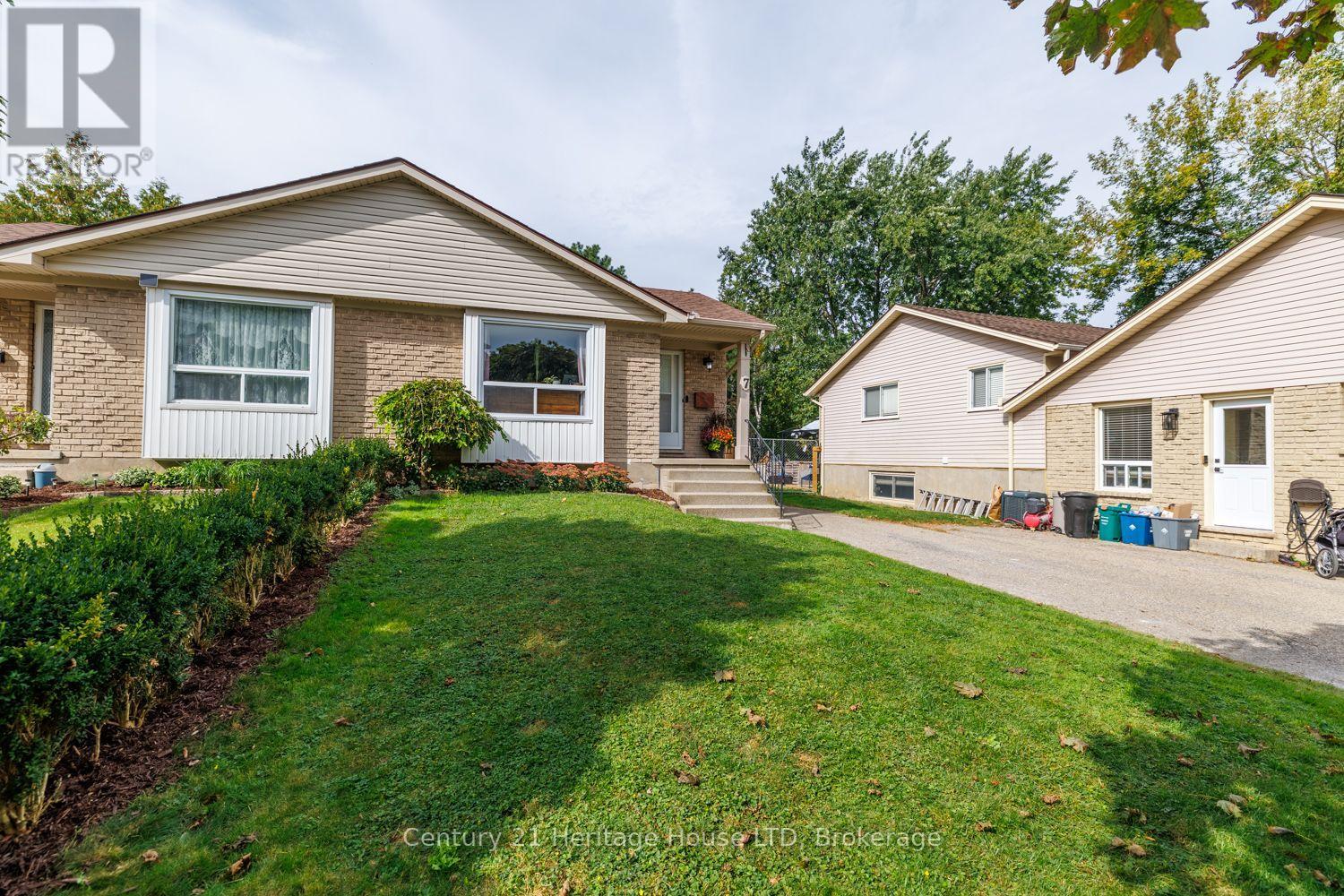 7 Mcnicholl Circle, St. Catharines, Ontario  L2N 7C5 - Photo 3 - X13853538