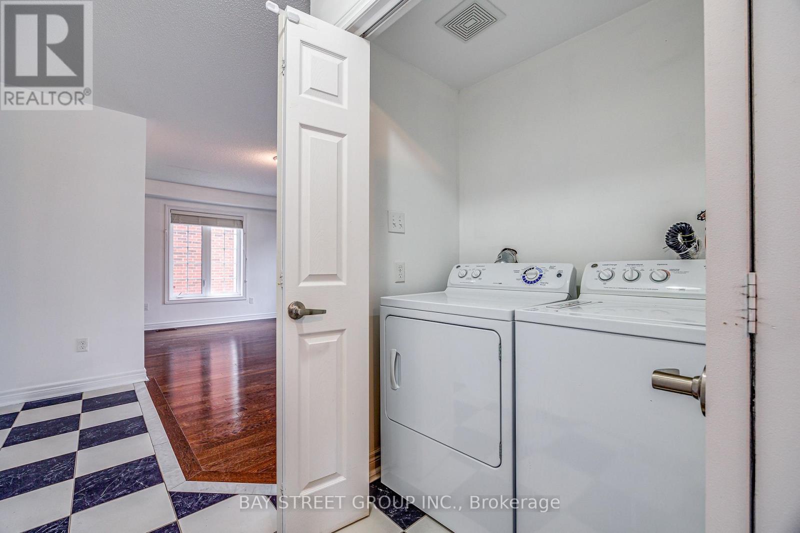 194 Wright Crescent, Niagara-On-The-Lake, Ontario  L0S 1J0 - Photo 3 - X13853642