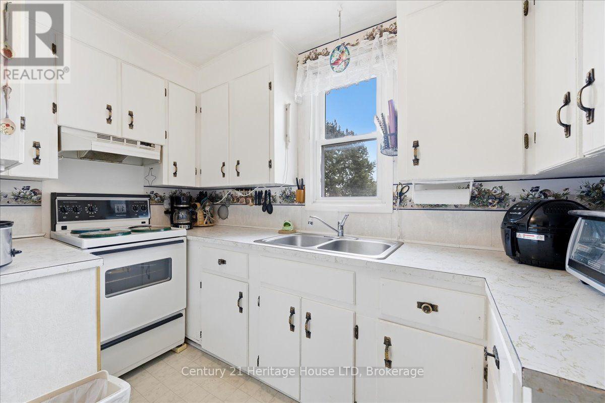 26 Coventry Street, St. Catharines, Ontario  L2R 2X7 - Photo 15 - X13854160
