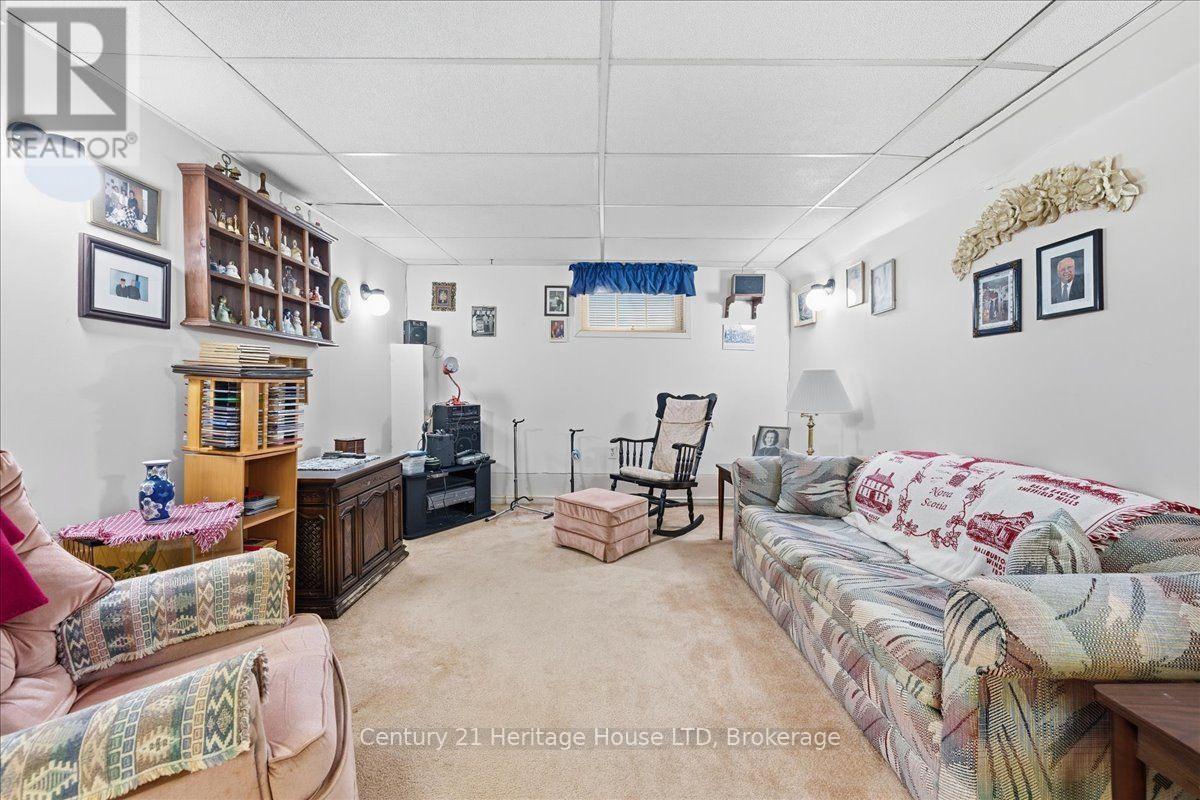26 Coventry Street, St. Catharines, Ontario  L2R 2X7 - Photo 18 - X13854160