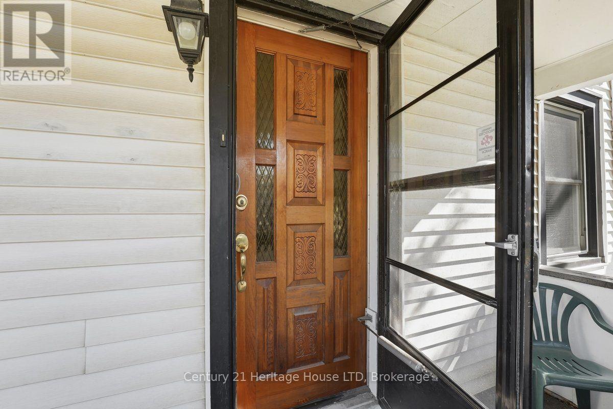 26 Coventry Street, St. Catharines, Ontario  L2R 2X7 - Photo 4 - X13854160