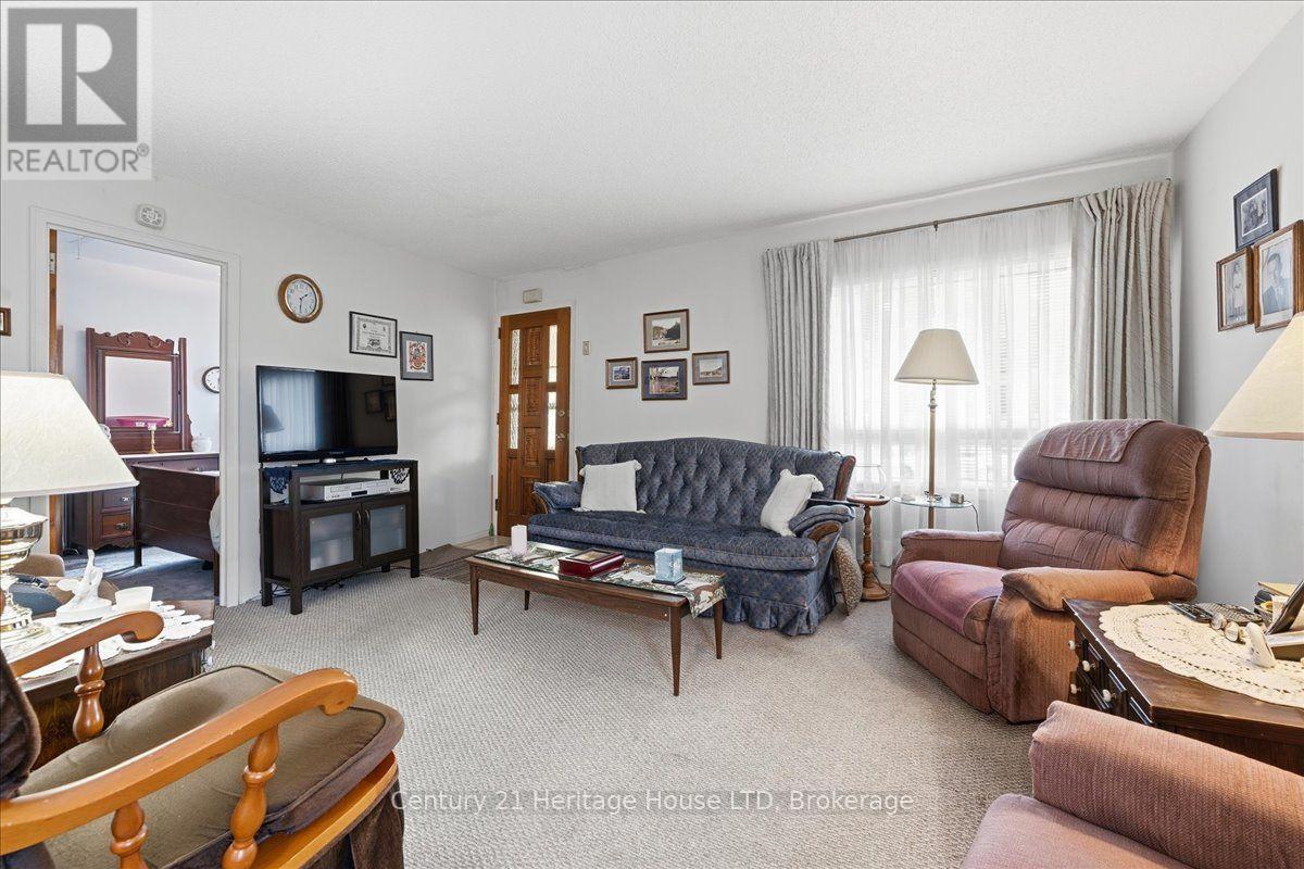 26 Coventry Street, St. Catharines, Ontario  L2R 2X7 - Photo 5 - X13854160