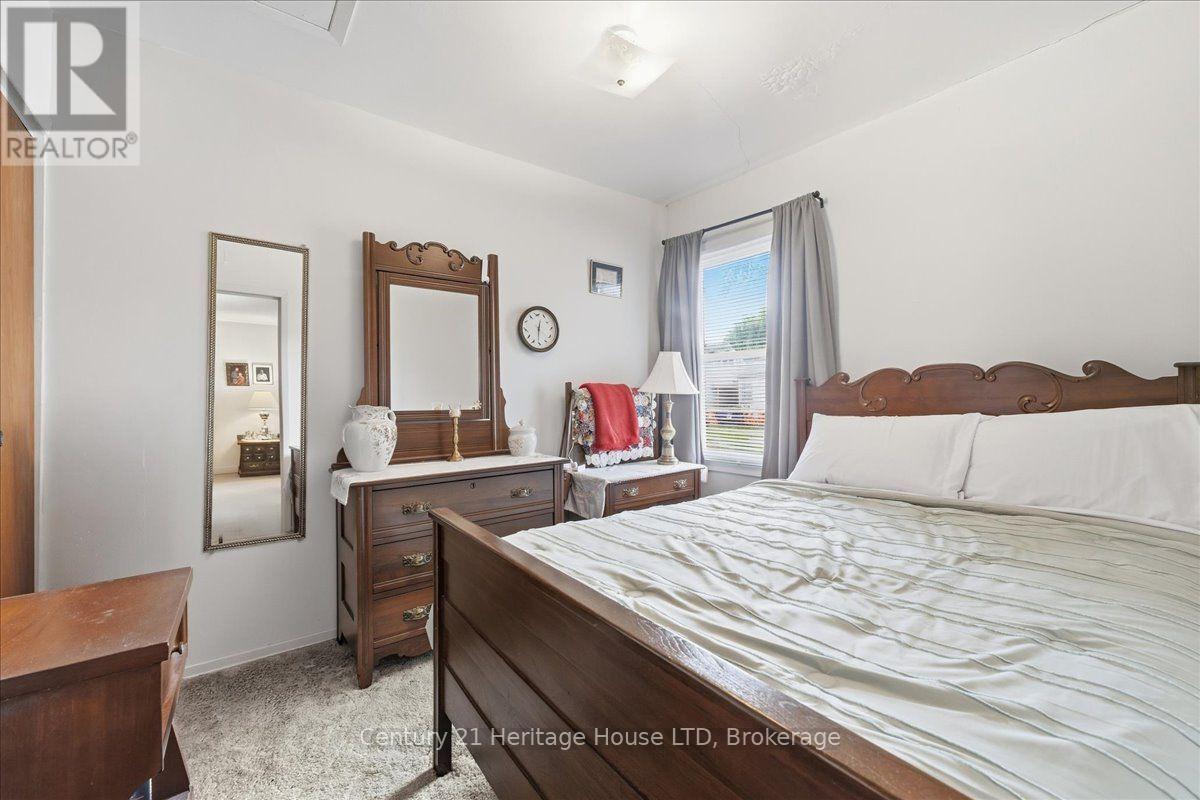 26 Coventry Street, St. Catharines, Ontario  L2R 2X7 - Photo 6 - X13854160