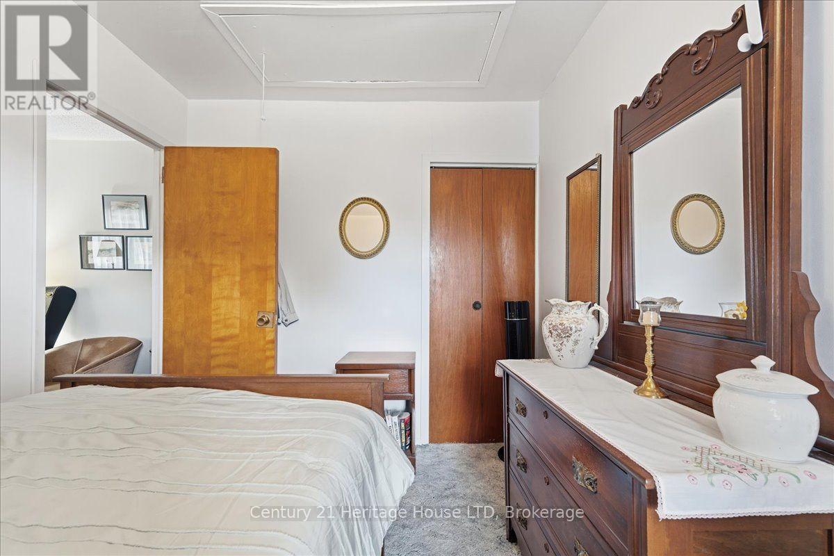 26 Coventry Street, St. Catharines, Ontario  L2R 2X7 - Photo 7 - X13854160