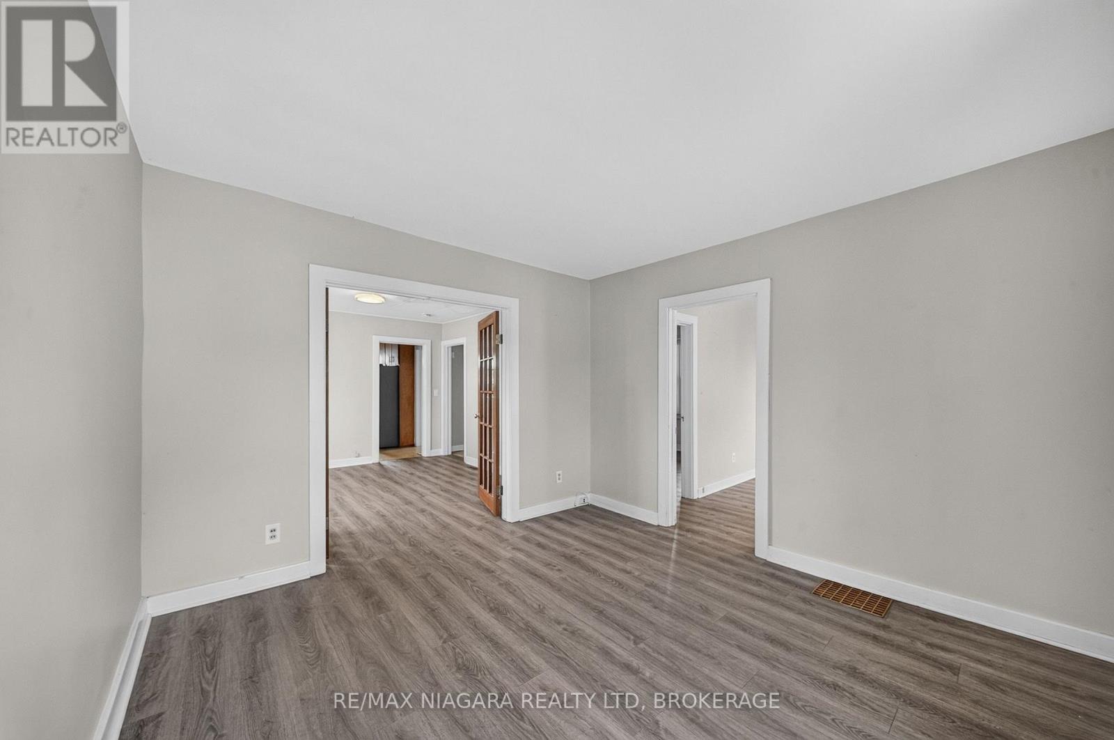 6520 Barker Street, Niagara Falls, Ontario  L2G 1Y7 - Photo 9 - X13854868