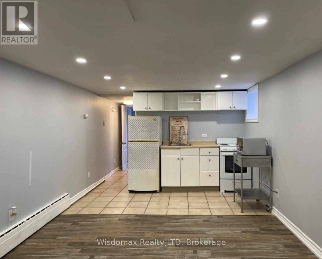 Basement - 426 St. Paul Street, St. Catharines, Ontario  L2R 3N3 - Photo 2 - X13855008
