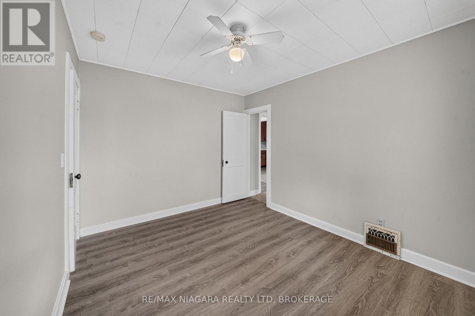6520 Barker Street, Niagara Falls, Ontario  L2G 1Y7 - Photo 12 - X13855478