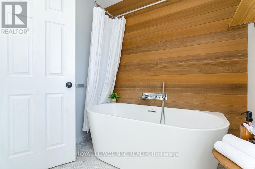 7979 Oakridge Drive, Niagara Falls, Ontario  L2H 2W1 - Photo 20 - X13856656