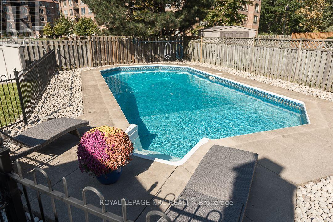 7979 Oakridge Drive, Niagara Falls, Ontario  L2H 2W1 - Photo 38 - X13856656