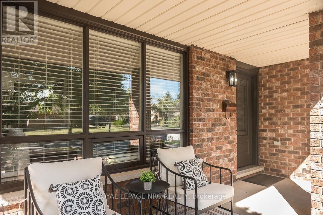 7979 Oakridge Drive, Niagara Falls, Ontario  L2H 2W1 - Photo 5 - X13856656