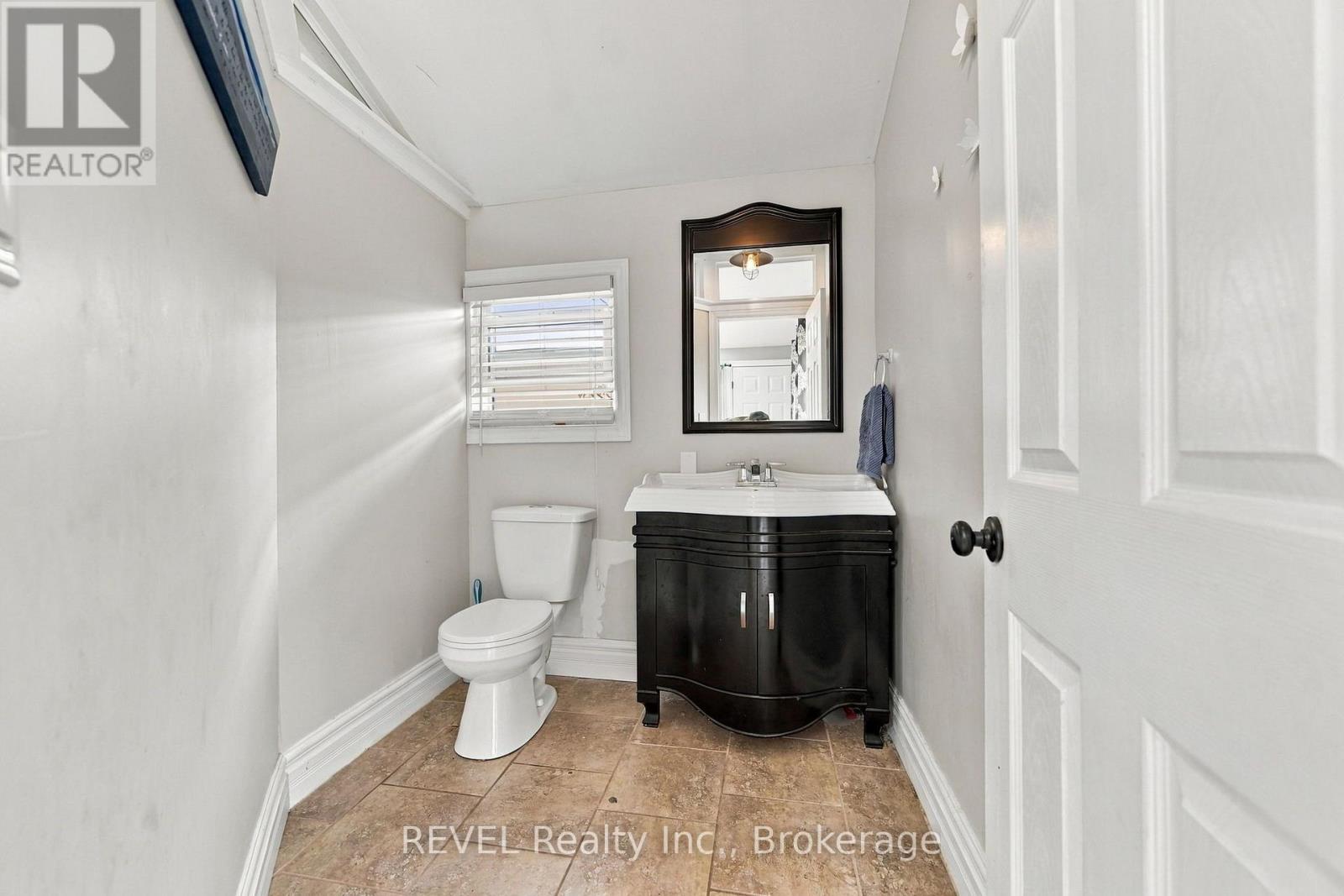 27 Christmas Street, Port Colborne, Ontario  L3K 1M3 - Photo 15 - X13857558