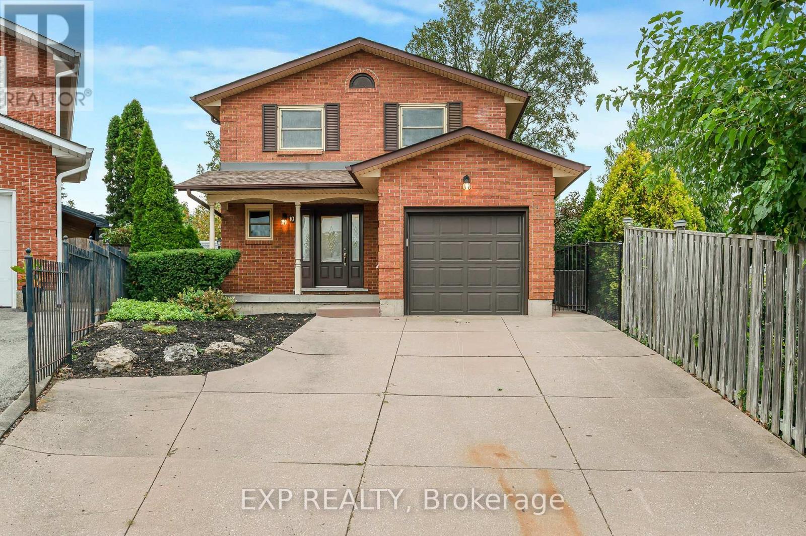 10 DONEGEL PLACE, Hamilton, Ontario