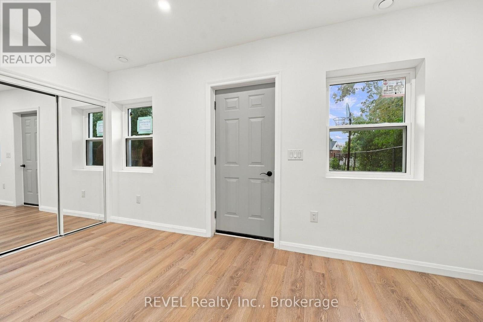 533a Carlton Street, St. Catharines, Ontario  L2M 4X6 - Photo 4 - X13858660