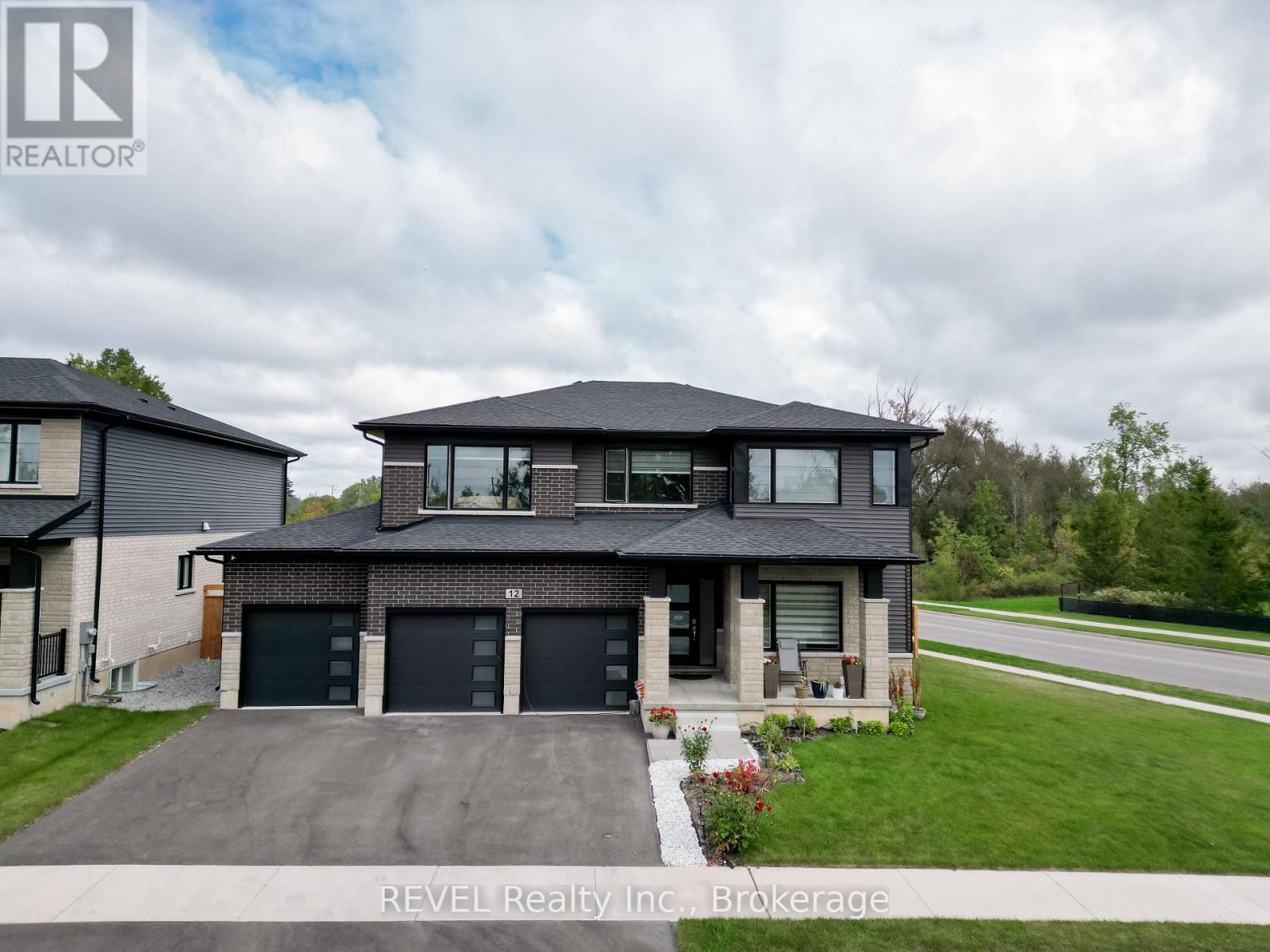 12 Westcott Road, Welland, Ontario  L3C 0K9 - Photo 2 - X13858682