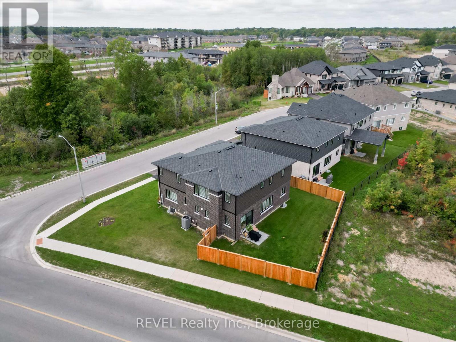 12 Westcott Road, Welland, Ontario  L3C 0K9 - Photo 4 - X13858682