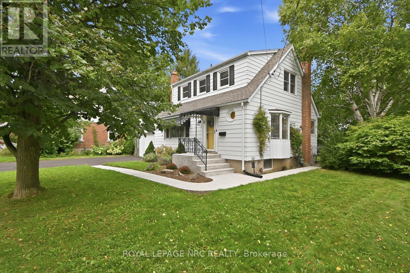 17 Winston Road, St. Catharines, Ontario  L2M 4R1 - Photo 4 - X13859406