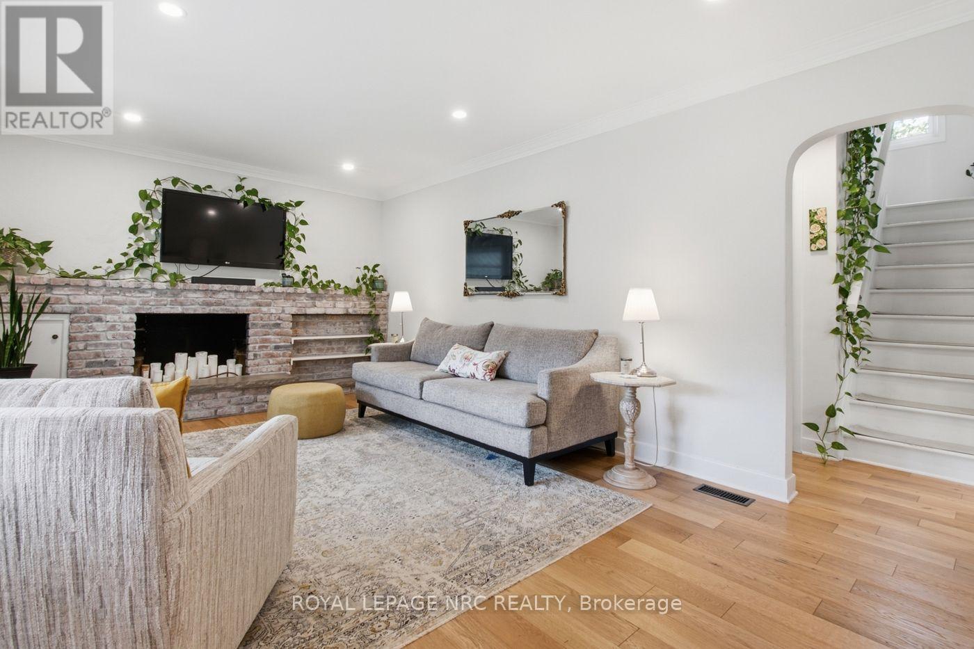 17 Winston Road, St. Catharines, Ontario  L2M 4R1 - Photo 7 - X13859406