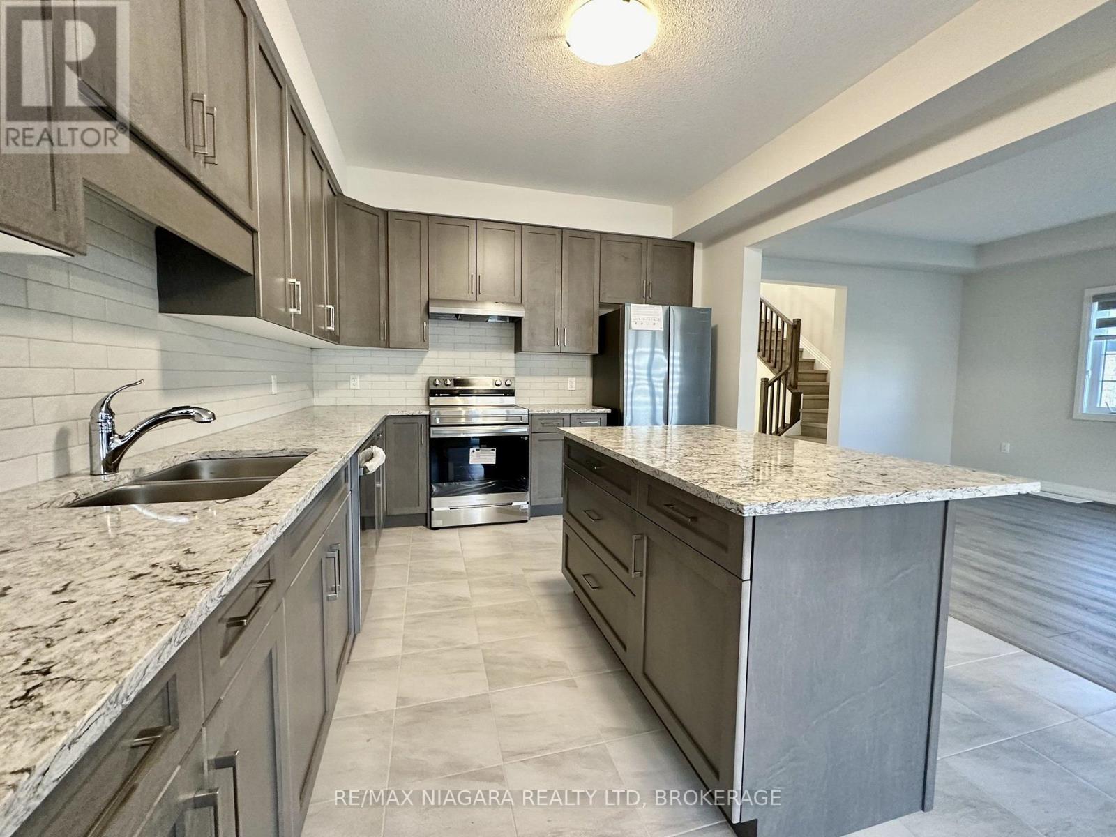 49 Saffron Way, Pelham, Ontario  L0S 1E1 - Photo 3 - X13859908