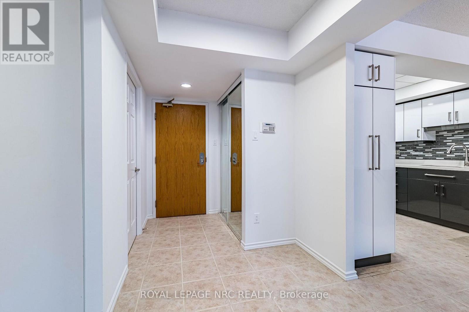 411 - 310 Mill Street S, Brampton, Ontario  L6Y 3B1 - Photo 8 - W13860412