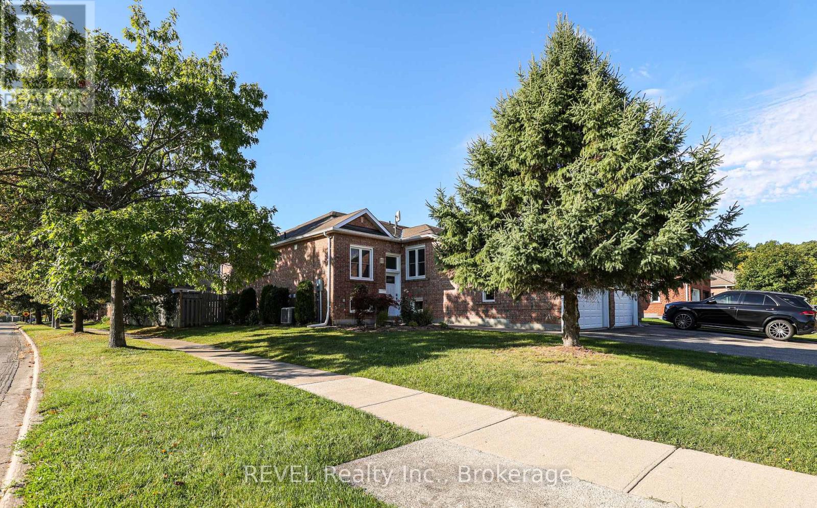 3 Jackson Court W, Welland, Ontario  L3C 7G2 - Photo 3 - X13860546