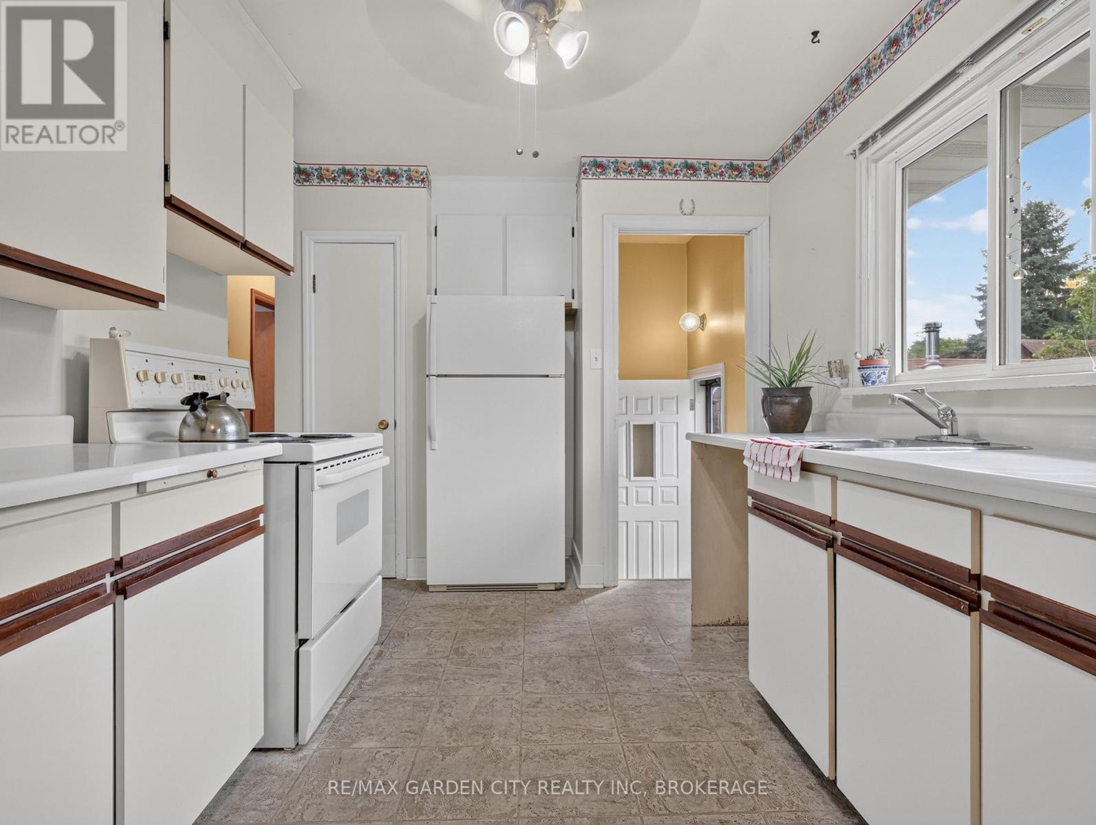 94 Jacobson Avenue, St. Catharines, Ontario  L2T 3A3 - Photo 8 - X13862500