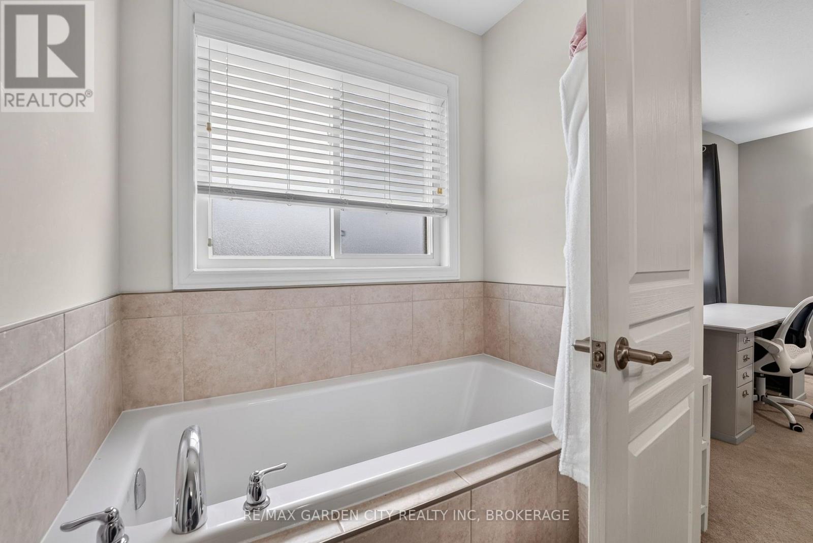 53 Elderberry Road, Thorold, Ontario  L2V 0E7 - Photo 29 - X13862542