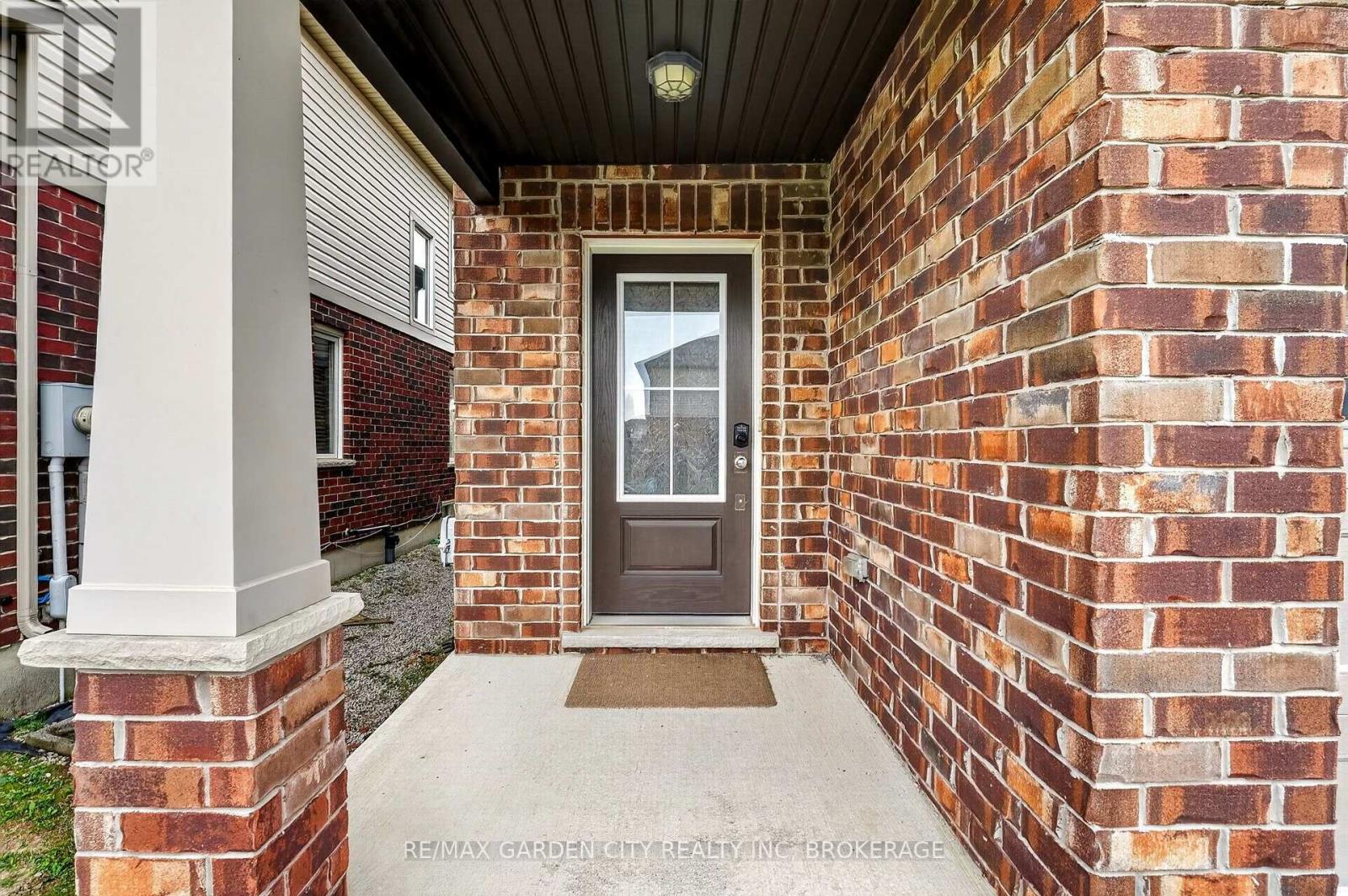 53 Elderberry Road, Thorold, Ontario  L2V 0E7 - Photo 3 - X13862542