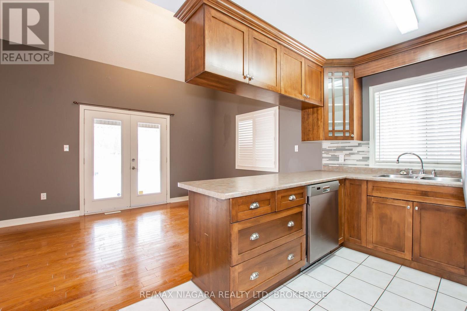 3417 Michelle Court, Niagara Falls, Ontario  L2H 3E7 - Photo 10 - X13862556