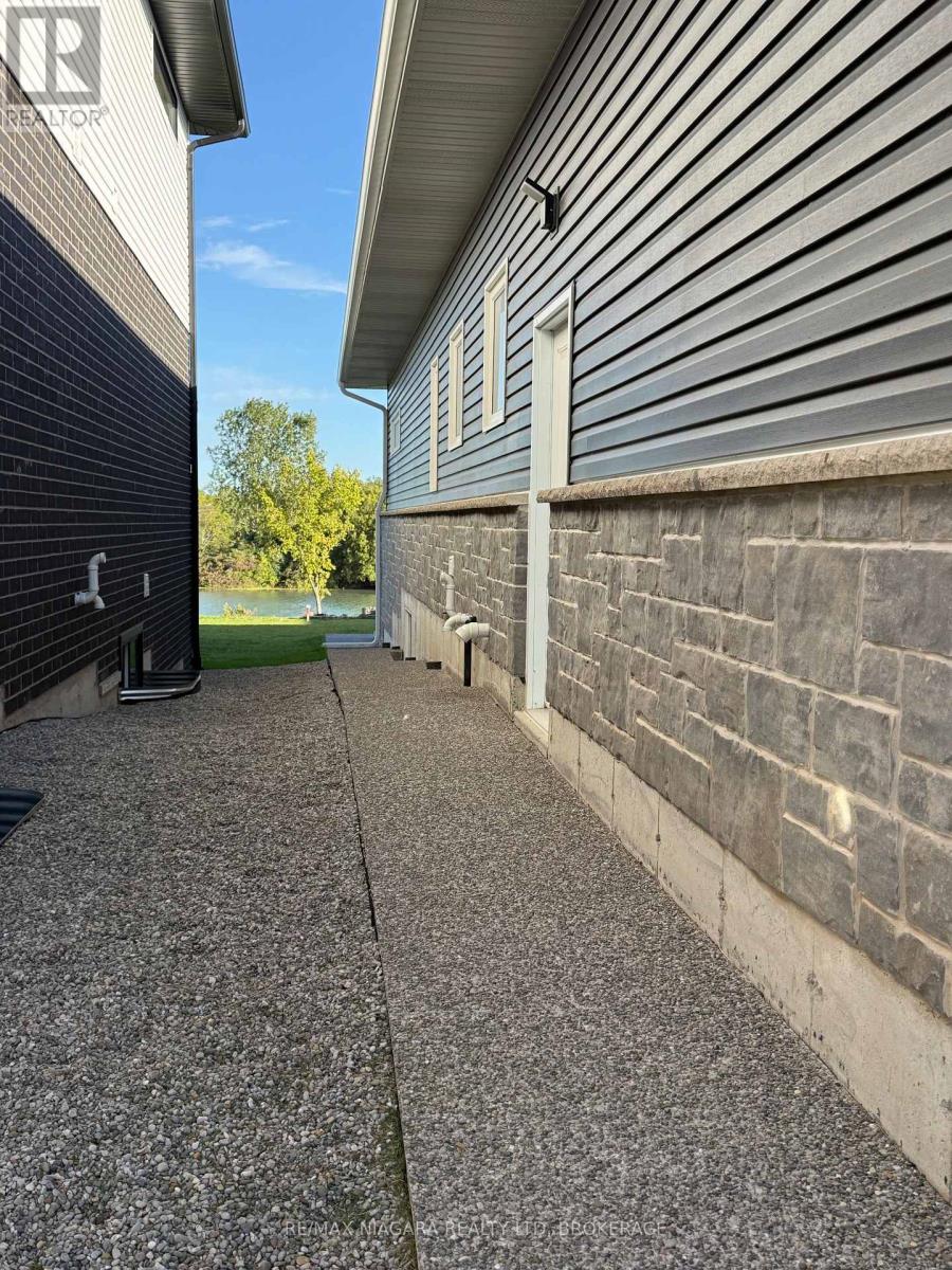 250 Colbeck Drive S, Welland, Ontario  L3C 0B4 - Photo 14 - X13863146