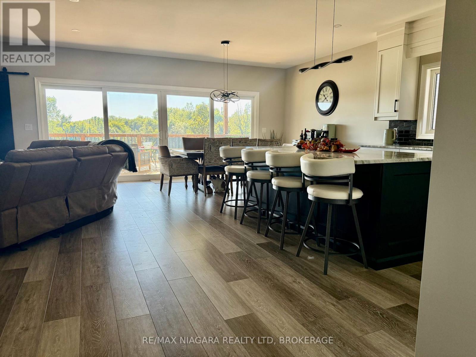 250 Colbeck Drive S, Welland, Ontario  L3C 0B4 - Photo 3 - X13863146