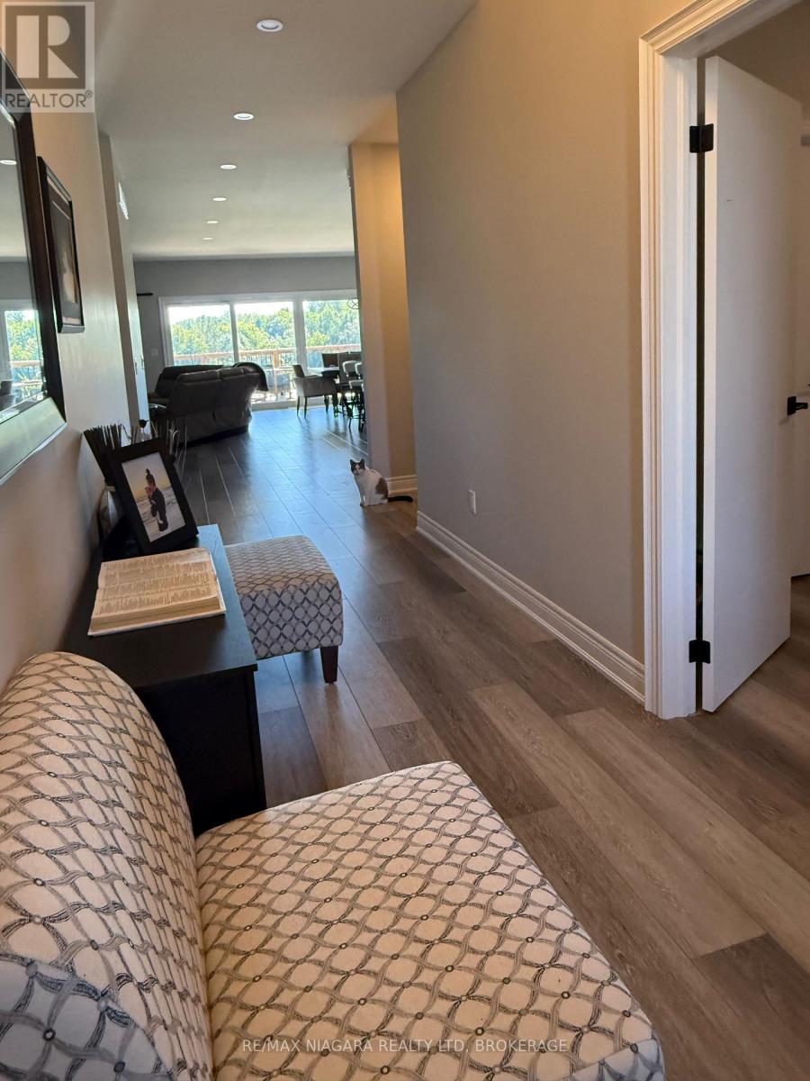 250 Colbeck Drive S, Welland, Ontario  L3C 0B4 - Photo 6 - X13863146