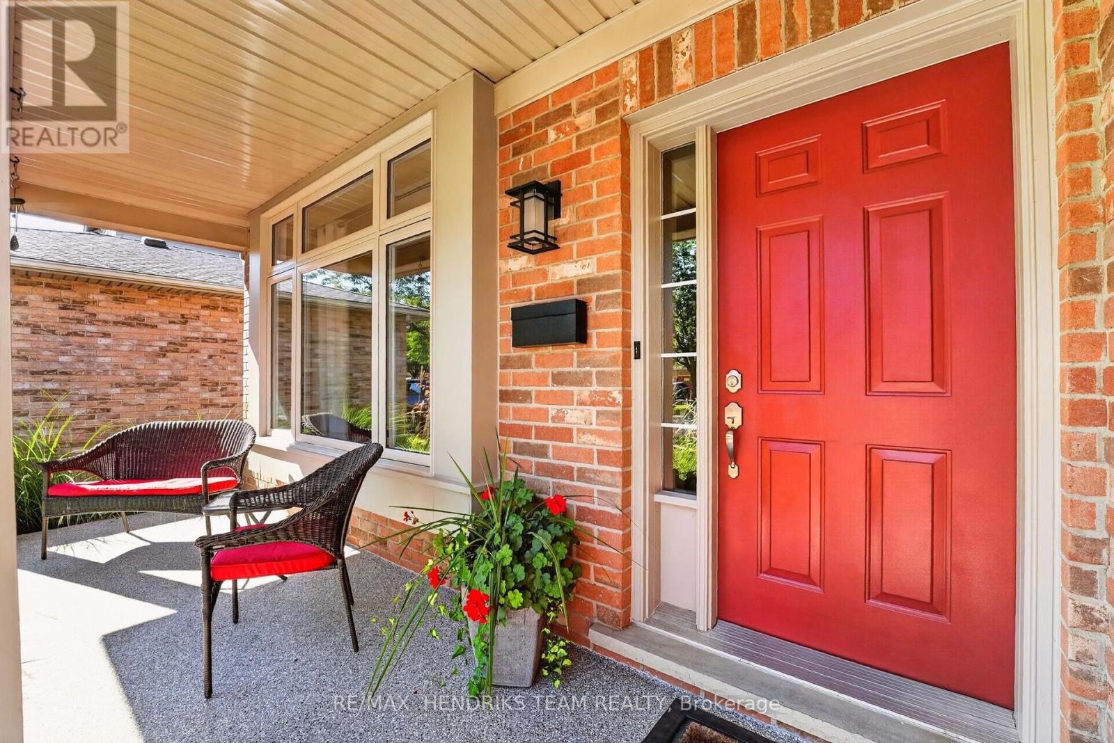 13 Timber Lane, St. Catharines, Ontario  L2N 7R7 - Photo 3 - X13863210